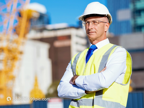 筑夢藍(lán)圖下的守護(hù)者——記建筑工地上的工程師與建設(shè)者